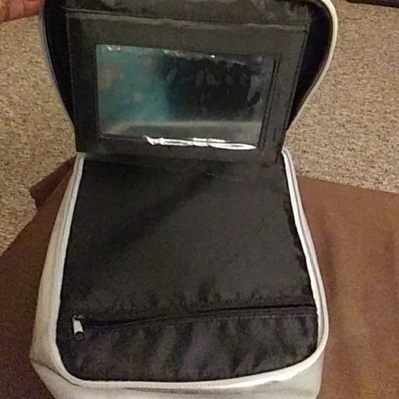 Alcántara double zip cosmetics bag. - Picture 4 of 8